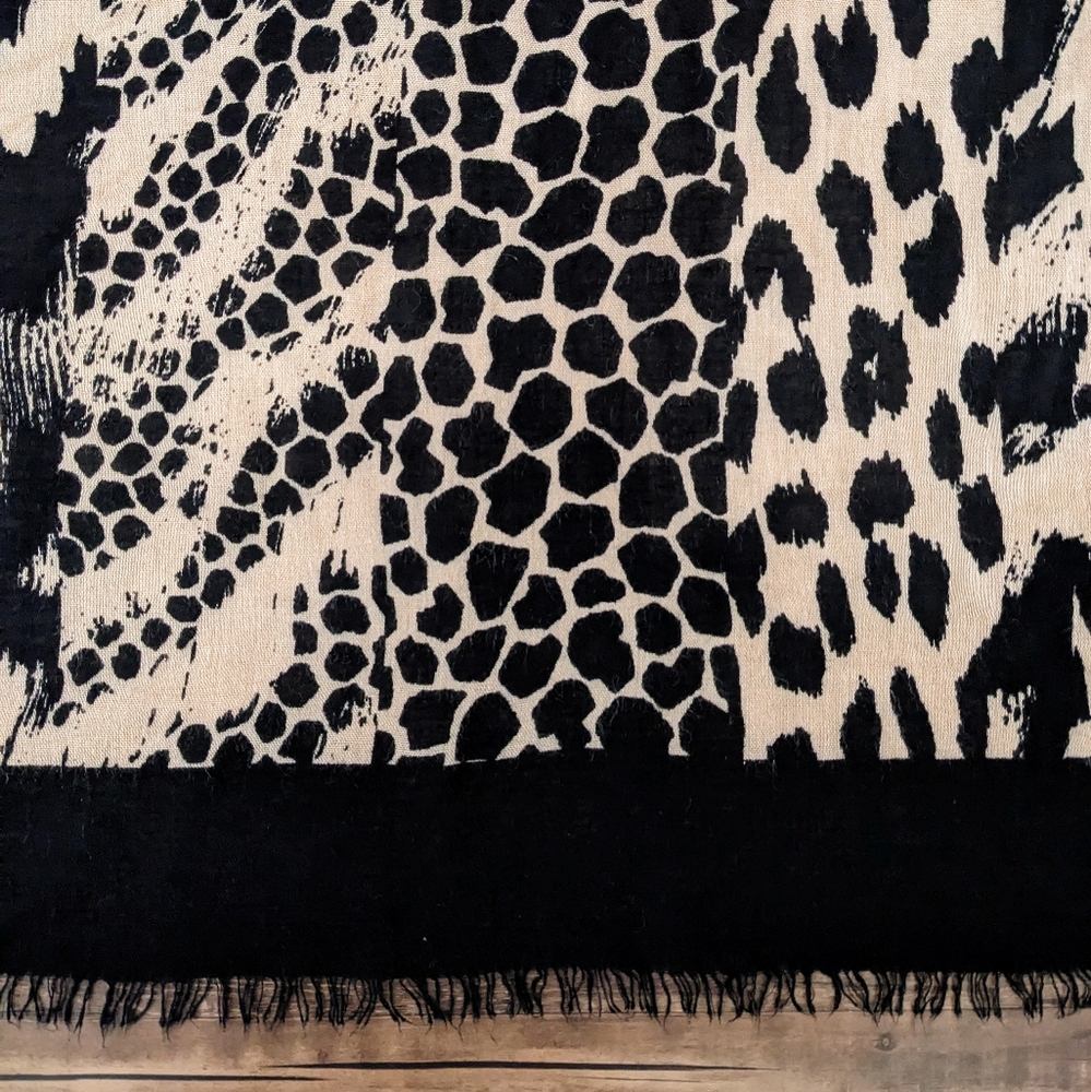 Express Scarf - Picture 2 of 8